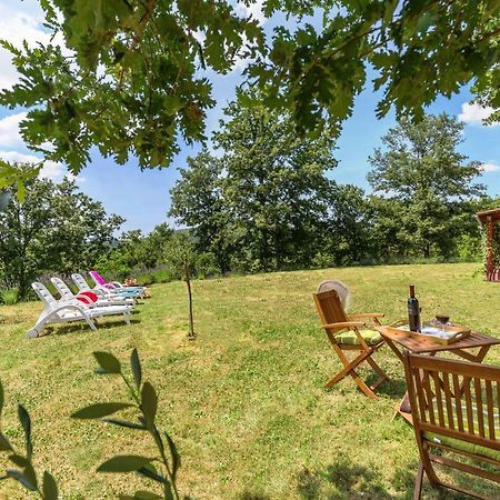 Vacation Home Latini Hum Exteriér fotografie