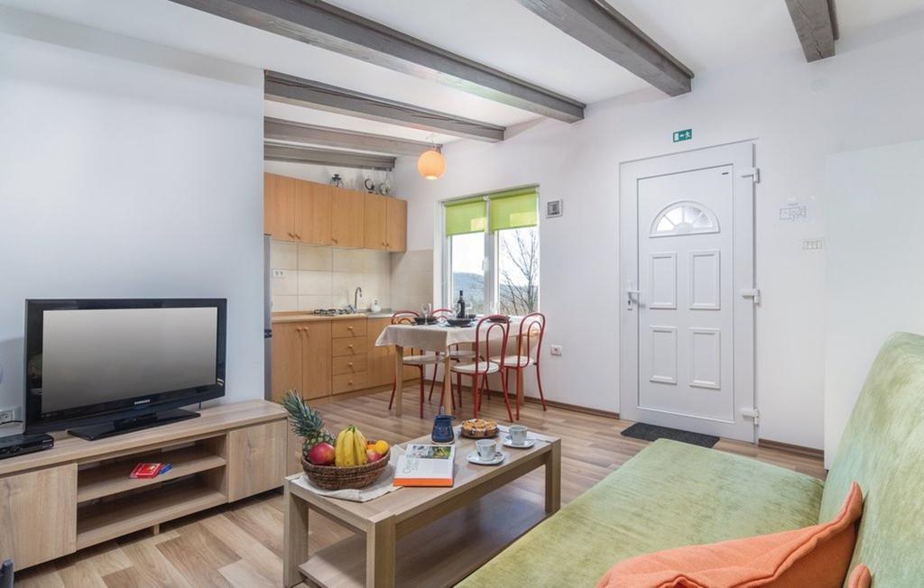 Vacation Home Latini Hum Exteriér fotografie