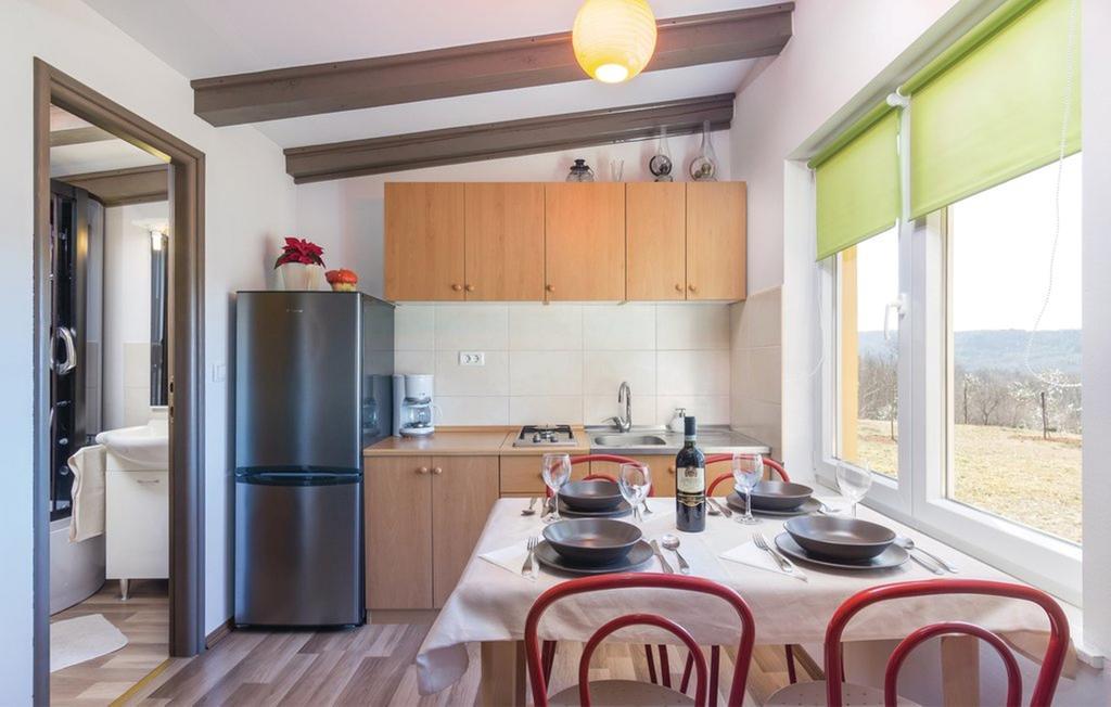 Vacation Home Latini Hum Exteriér fotografie