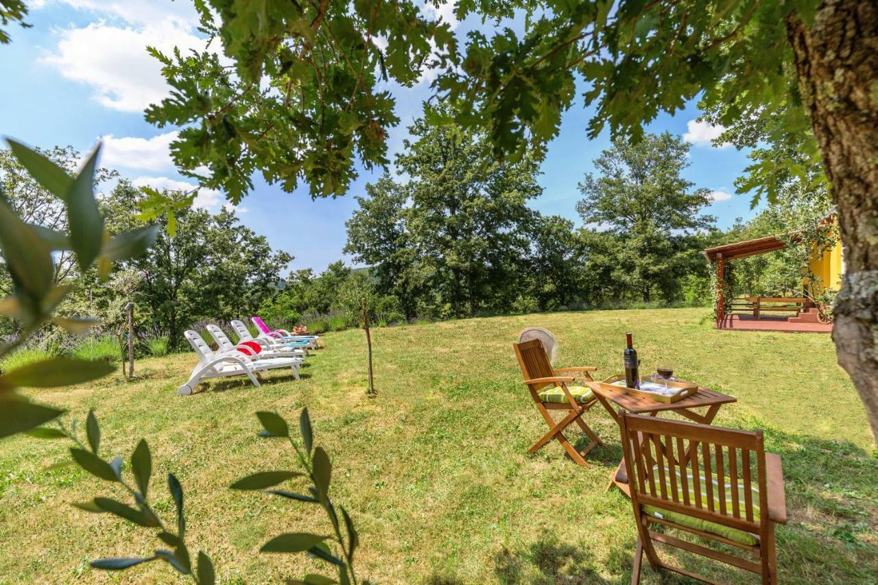 Vacation Home Latini Hum Exteriér fotografie