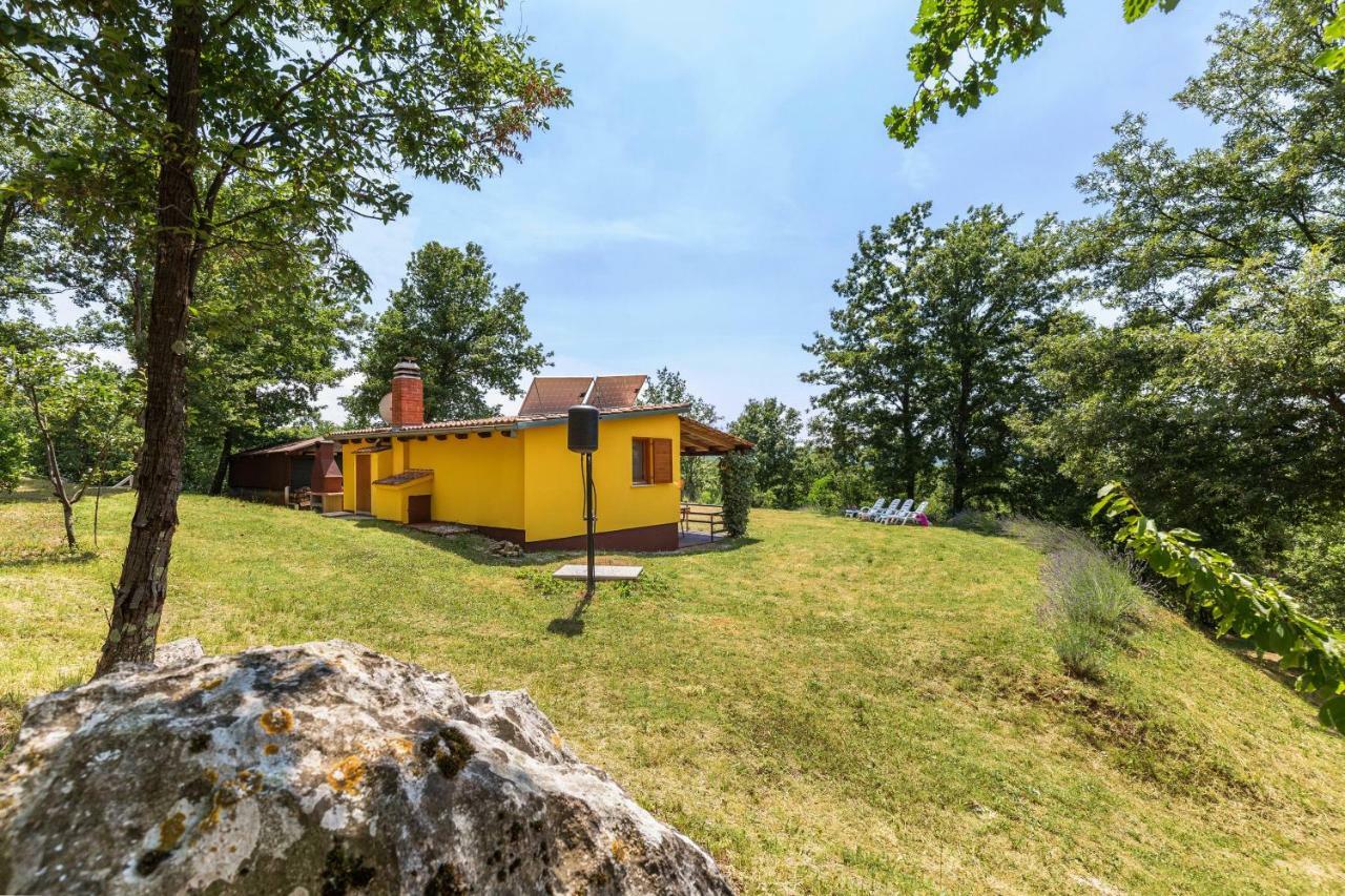 Vacation Home Latini Hum Exteriér fotografie