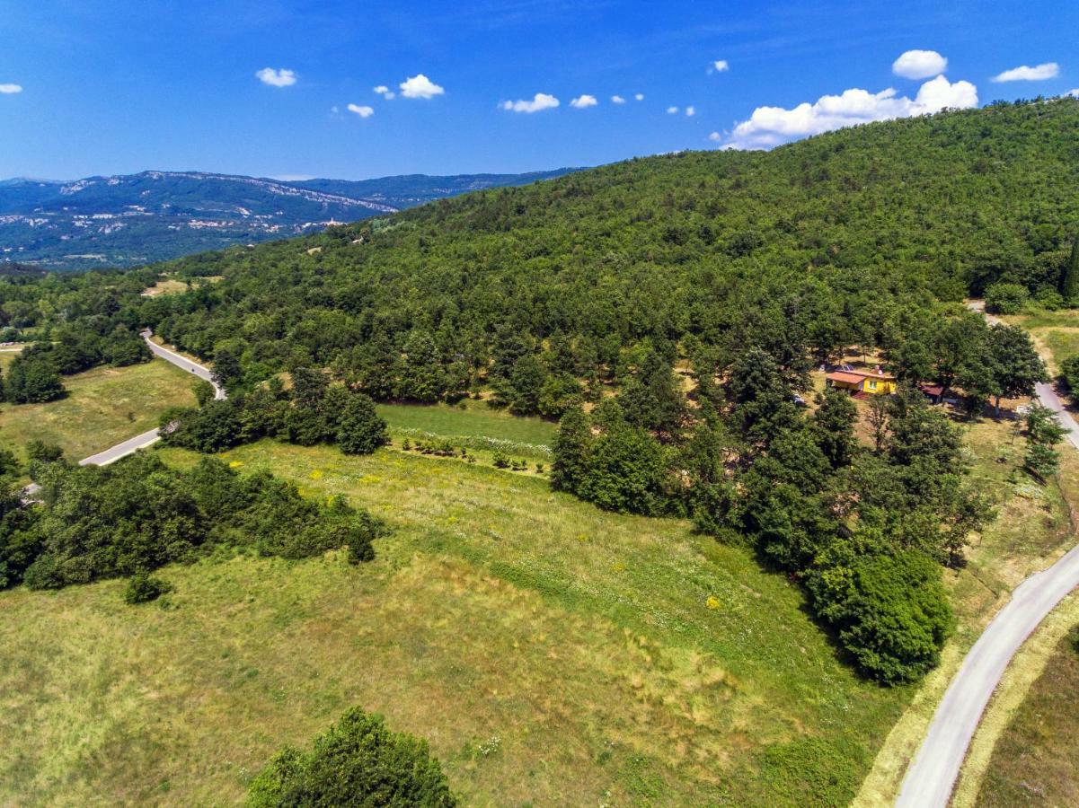 Vacation Home Latini Hum Exteriér fotografie